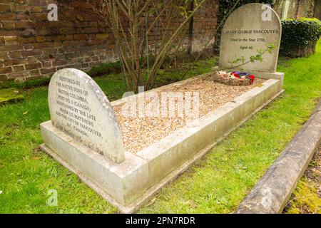 Das Grab von Kapitän George Vancouver (22. Juni 1757 – 10. Mai 1798), der ein britischer Offizier der Royal Navy war. Friedhof der Peterskirche, Petersham, Richmond upon Thames. Nach London. UK. (134) Stockfoto