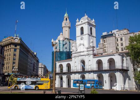 Argentinien, Buenos Aires. Das Cabildo, das ehemalige koloniale Rathaus, ist heute ein Museum. Stockfoto
