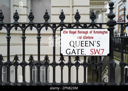 Straßenschild für Queen's Gate, London SW7, England. Stockfoto