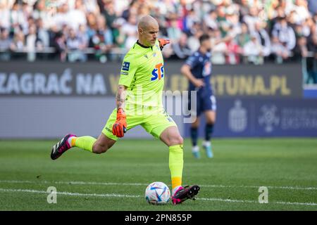 Warschau, Polen. 16. April 2023. Filip Bednarek von Lech in Aktion während des Spiels der polnischen PKO Ekstraklasa League zwischen Legia Warszawa und Lech Poznan im Marschall Jozef Pilsudski Legia Warsaw Municipal Stadium. Endstand: Legia Warszawa 2:2 Lech Poznan. Kredit: SOPA Images Limited/Alamy Live News Stockfoto