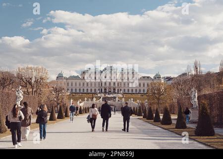 Blick auf das obere Schloss Belvedere, Wien, Österreich, Frühling Stockfoto