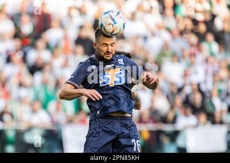 Warschau, Polen. 16. April 2023. Antonio Milic of Lech in Aktion während des Spiels der polnischen PKO Ekstraklasa League zwischen Legia Warszawa und Lech Poznan im Marschall Jozef Pilsudski Legia Warsaw Municipal Stadium. Endstand: Legia Warszawa 2:2 Lech Poznan. (Foto: Mikolaj Barbanell/SOPA Images/Sipa USA) Guthaben: SIPA USA/Alamy Live News Stockfoto