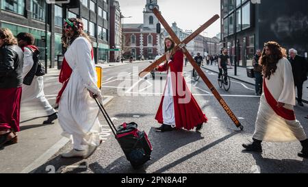 Christus geht am Ostersonntag in London spazieren. Stockfoto