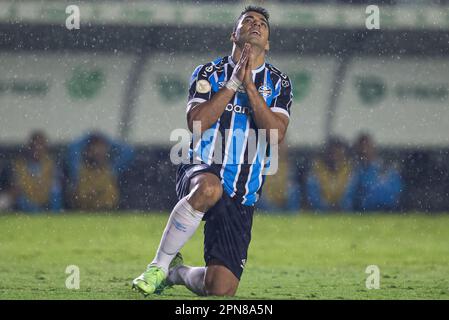 Caxias Do Sul, Brasilien, 16. April 2023. Luis Suarez von Gremio, während des Spiels zwischen Gremio und Santos für die brasilianische Serie A 2023, im Alfredo Jaconi Stadium, am 16. April in Caxias do Sul. Foto: Richard Ducker/DiaEsportivo/Alamy Live News Stockfoto