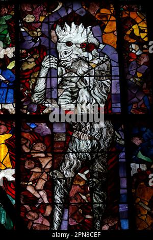 Straßburger Dom. Buntglas. Der Teufel und die Verdammten. Straßburg. Frankreich. Stockfoto