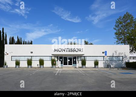 SANTA ANA, KALIFORNIEN - 16. April 2023: Montessori International Academy in der Halladay Street. Stockfoto