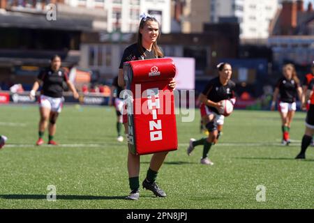 Bryonie King in Warn Up, bevor sie ihren ersten WRU-Titel in Wales 3 gegen 59 England gewinnt. Stockfoto