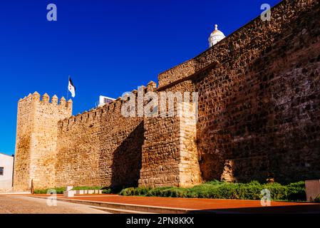 Ummauerte Gehege des Schlosses von Jerez de los Caballeros. Jerez de los Caballeros, Badajoz, Extremadura, Spanien, Europa Stockfoto