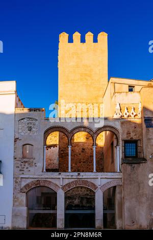 Casas Consistoriales. Das Gebäude im Mudejar-Stil wurde um das Jahr 1500 erbaut. In dieser Zeit beherbergte es die alten Zuschauer und das Rathaus. Badajoz, Durchwahl Stockfoto