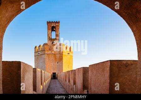 Der Torre de Espantaperros oder Torre de la Atalaya ist ein Wachturm neben der Zitadelle Badajoz aus dem 10. Jahrhundert. Es stammt aus Almohad und h Stockfoto
