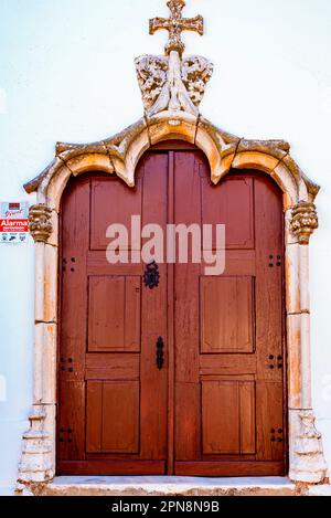 Detail an der Seitentür im Manueline-Stil. Kirche Santa María del Castillo - Heilige Maria der Burg Kirche. Olivenza, Badajoz, Extremadura, Spanien, Stockfoto