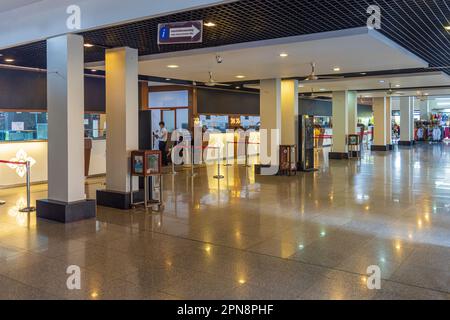 ANGKOR, KAMBODSCHA - 11. JANUAR 2023: Im neuen Ticketcenter für Tickets zu den Tempeln von Angkor Wat in Siem Raep, Kambodscha. Es befindet sich jetzt an der Straße Stockfoto