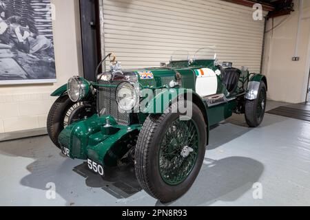 Sparkford.Somerset.United Kingdom.März 26. 2023.Im Haynes Motor Museum in Somerset wird Ein 1930er MG K-Sportwagen aus Mille Miglia ausgestellt Stockfoto