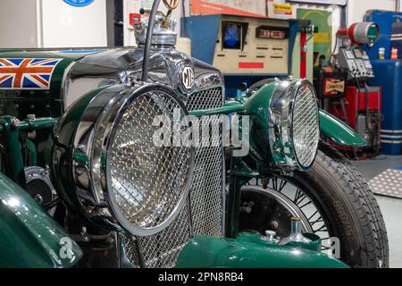Sparkford.Somerset.United Kingdom.März 26. 2023.Im Haynes Motor Museum in Somerset wird Ein 1930er MG K-Sportwagen aus Mille Miglia ausgestellt Stockfoto