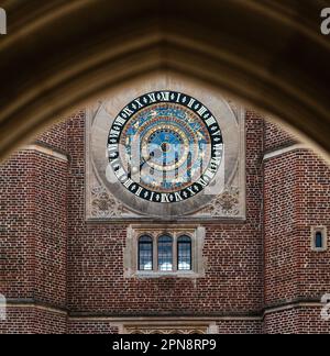 Anne Boleyn's Gatehouse, astronomische Uhr, Hampton Court Palace Stockfoto