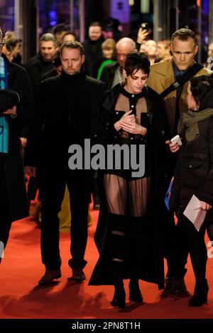 Kristen Stewart fotografierte den Besuch des roten Teppichs für die Abschlusszeremonie und die Preisverleihung während des Berliner Internationalen Filmfestivals am 25. Februar 2023 im Berlinale Palast in Berlin. Bild von Julie Edwards. Stockfoto