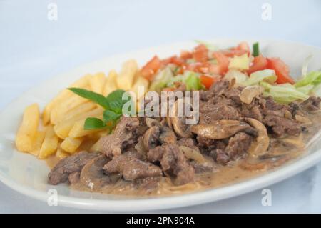 Cremiges Rind und Pilz Stroganoff Stockfoto