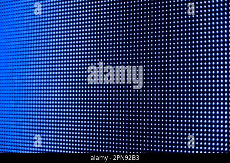 Ein RGB-LED-Bildschirm ist eine Art von Display, das rote, grüne und blaue Leuchtdioden verwendet, um ein vollständiges Farbspektrum zu erzeugen. Stockfoto