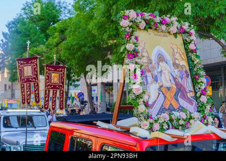 Haifa, Israel - 15. April 2023: Schauplatz einer Parade am heiligen Samstag, Teil der orthodoxen Osterfeier in Haifa, Israel Stockfoto