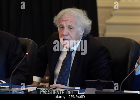 Washington DC, USA. 17. April 2023, Washington, Distric of Columbia, USA: OAS-Sekretär LUIS ALMAGRO spricht heute am 17. April 2023 im America Room/OAS in Washington DC über den Pan American Day und die Pan American Week. (Kreditbild: © Lenin Nolly/ZUMA Press Wire) NUR REDAKTIONELLE VERWENDUNG! Nicht für den kommerziellen GEBRAUCH! Kredit: ZUMA Press, Inc./Alamy Live News Stockfoto