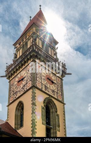 Neogotischer Rathausturm in der historischen Altstadt von Passau, Bayern Stockfoto