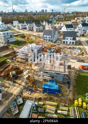 Neues Entwicklungsviertel, rund 140 Einzel- und Halbfreihäuser im Süden von Duisburg gebaut, verschiedene Bauherren, Muscheln, Bauwerke Stockfoto