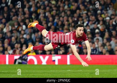 Diogo Jota von Liverpool erzielt während des Premier League-Spiels in Elland Road, Leeds, das dritte Tor seiner Mannschaft. Foto: Montag, 17. April 2023. Stockfoto