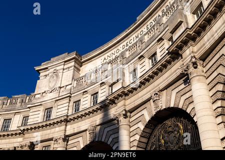 Außenansicht des Admiralty Arch am Trafalgar Square, London, Großbritannien Stockfoto