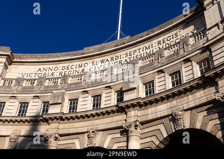 Außenansicht des Admiralty Arch am Trafalgar Square, London, Großbritannien Stockfoto