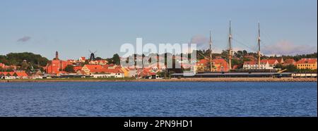 Ebeltoft und Masten von Fregatten Jylland. Stockfoto