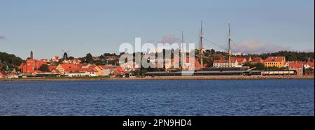 Fregatten Jylland und Hafen von Ebeltoft, Dänemark. Stockfoto