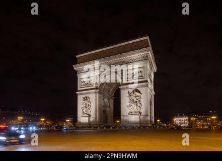 Arc de Triomphe in der Nacht, Paris, Frankreich Stockfoto