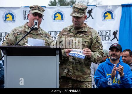 2023, April 16. Massachusetts. 10. Jahre harter Ruck-Marathon der Military Friends Foundation, organisiert mit dem Boston Marathon Assoc Stockfoto