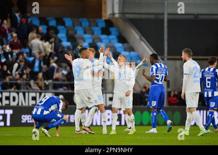 Göteborg, Schweden. 17. April 2023. Malmö feiert nach dem Spiel im Allsvenskan zwischen Göteborg und Malmö im Gamla Ullevi in Göteborg am 17. April 2023. Gutschein: RTC FOTO/Alamy Live News Stockfoto