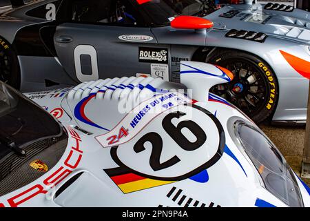 Porsche 911 GT1 1997 bei Mitgliederversammlung im Goodwood Motor Circuit in West Sussex, Großbritannien. Stockfoto