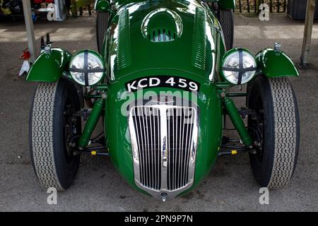 Frazer Nash Le Mans Replica bei Mitgliedertreffen im Goodwood Motor Circuit in West Sussex, Großbritannien. Stockfoto