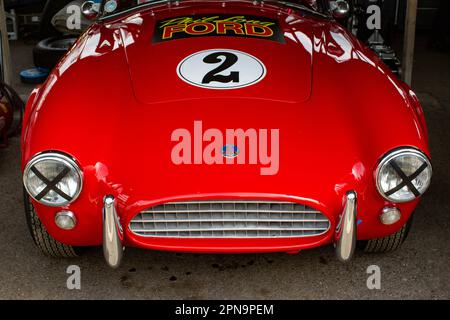 1962 Shelby Cobra 260 bei Mitgliederversammlung im Goodwood Motor Circuit in West Sussex, Großbritannien. Stockfoto