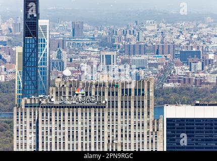 Das Comcast Building ist das Herzstück des Rockefeller Center und ein Art déco-Turm aus Granit und Kalkstein, der ursprünglich als RCA Building bekannt war. Stockfoto
