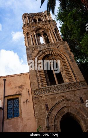 Blick auf den Glockenturm der Kirche Martorana, Palermo. Sizilien Stockfoto