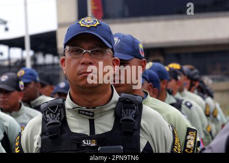 Valencia, Carabobo, Venezuela. 17. April 2023. 17. April 2023. Die Stadtpolizei von San Diego wird vom Büro des Bürgermeisters an die Direktleitung zurückgeschickt. Im Jahr 2014 intervenierte die nationale Regierung in die Kommunalpolizei und hielt sie bis heute unter ihrem Befehl, als sie erneut der Kommunalverwaltung und Leitung von Bürgermeister Leon Jurado übergeben wurde. Foto: Juan Carlos Hernandez (Kreditbild: © Juan Carlos Hernandez/ZUMA Press Wire) NUR REDAKTIONELLE VERWENDUNG! Nicht für den kommerziellen GEBRAUCH! Stockfoto