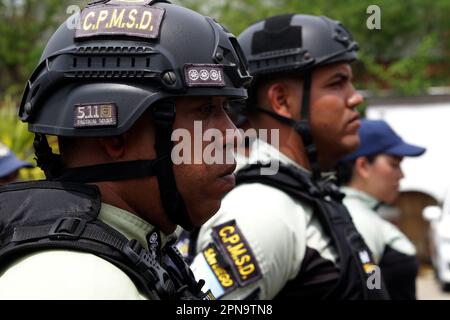 Valencia, Carabobo, Venezuela. 17. April 2023. 17. April 2023. Die Stadtpolizei von San Diego wird vom Büro des Bürgermeisters an die Direktleitung zurückgeschickt. Im Jahr 2014 intervenierte die nationale Regierung in die Kommunalpolizei und hielt sie bis heute unter ihrem Befehl, als sie erneut der Kommunalverwaltung und Leitung von Bürgermeister Leon Jurado übergeben wurde. Foto: Juan Carlos Hernandez (Kreditbild: © Juan Carlos Hernandez/ZUMA Press Wire) NUR REDAKTIONELLE VERWENDUNG! Nicht für den kommerziellen GEBRAUCH! Stockfoto