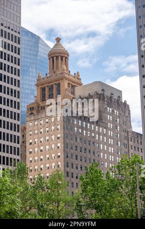 Historische und moderne Architektur im Stadtzentrum von Houston. Stockfoto