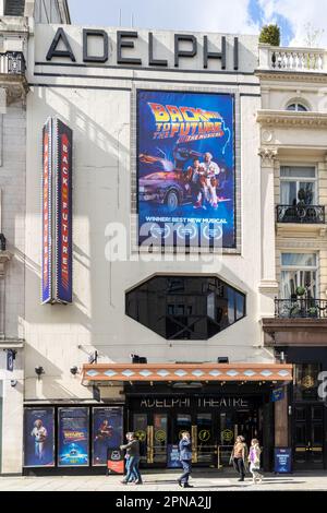 London, Vereinigtes Königreich - 12. April 2023: Zurück in die Zukunft das musikalische Poster im Adelphi-Theater Stockfoto