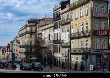 Porto, Portugal. 13. Februar 2023. Typisch portugiesische Fassaden Stockfoto