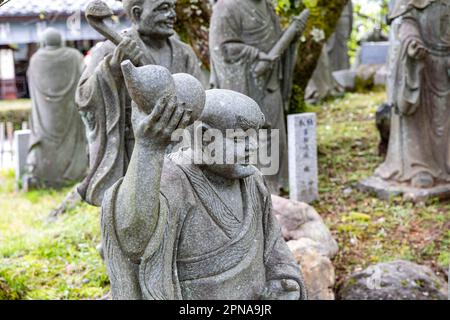 2023 500 Statuen der nächstgelegenen und höchsten Jünger Buddhas vor dem Hogon-in-Untertempel des Tenryu-ji-Tempels, Kyoto, Japan, Asien Stockfoto