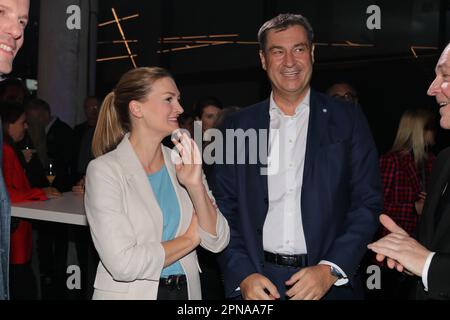 München, Deutschland 17. April 2023. München, Deutschland, 17. April 2023; Staatsminister für digitale Entwicklung Judith GERLACH und Dr. Markus SOEDER, SÖDER, Bayerischer Ministerpräsident, deutscher Politiker, der seit 2018 Ministerpräsident Bayerns und Leiter der christlichen Sozialunion in Bayern ist; Gesehen während der VIP-Eröffnung auf der DISNEY 100-Ausstellung, die am 17 in der kleinen Olympia-Halle in München stattfindet. April 2023. Bild und Copyright Arthur THILL/ATP Images (THILL Arthur/ATP/SPP) Kredit: SPP Sport Press Photo. Alamy Live News Stockfoto