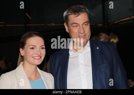 München, Deutschland 17. April 2023. München, Deutschland, 17. April 2023; Staatsminister für digitale Entwicklung Judith GERLACH und Dr. Markus SOEDER, SÖDER, Bayerischer Ministerpräsident, deutscher Politiker, der seit 2018 Ministerpräsident Bayerns und Leiter der christlichen Sozialunion in Bayern ist; Gesehen während der VIP-Eröffnung auf der DISNEY 100-Ausstellung, die am 17 in der kleinen Olympia-Halle in München stattfindet. April 2023. Bild und Copyright Arthur THILL/ATP Images (THILL Arthur/ATP/SPP) Kredit: SPP Sport Press Photo. Alamy Live News Stockfoto