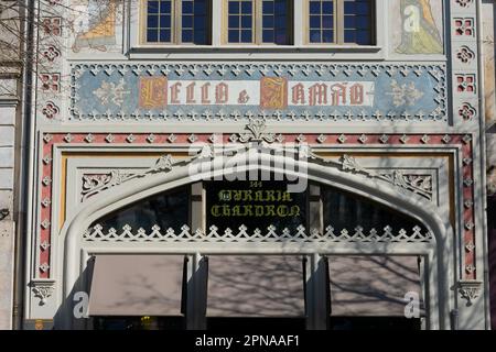 Porto, Portugal. 14. Februar 2023. Lello Buchladen, Livraria Lello. Einer der ältesten Buchläden Portugals Stockfoto