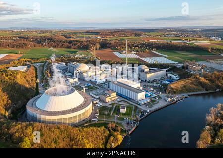 Das Kernkraftwerk Neckarwestheim geht offline, der Reaktor GKN 2 ist einer der letzten drei, die am 15. April 2023 abgeschaltet wurden. Ein historischer Tag in Deutschland. Stockfoto
