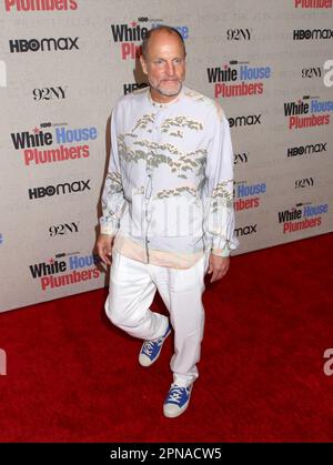 New York City, USA. 17. April 2023. Woody Harrelson nimmt am 17. April 2023 an der New Yorker Premiere „White House Plumbers“ Teil, die auf der 92. Street Y in New York City, NY, stattfindet © Steven Bergman/AFF-USA.COM Kredit: AFF/Alamy Live News Stockfoto